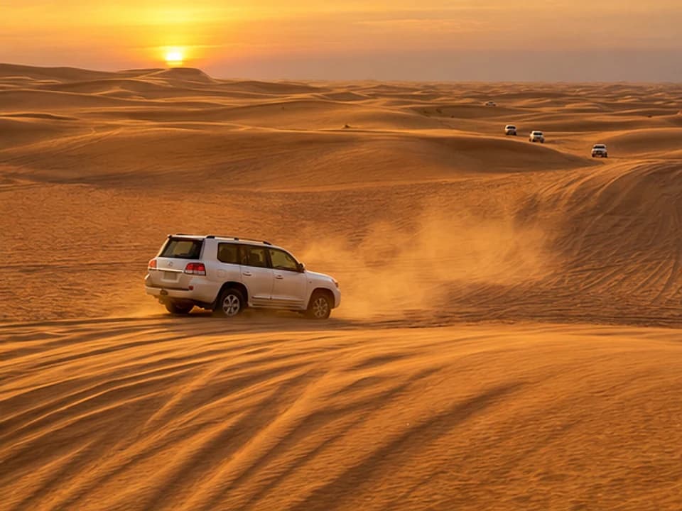Cross the dunes experience in Dubai