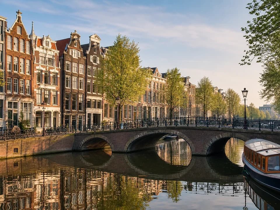 Cycle like a local experience in Amsterdam