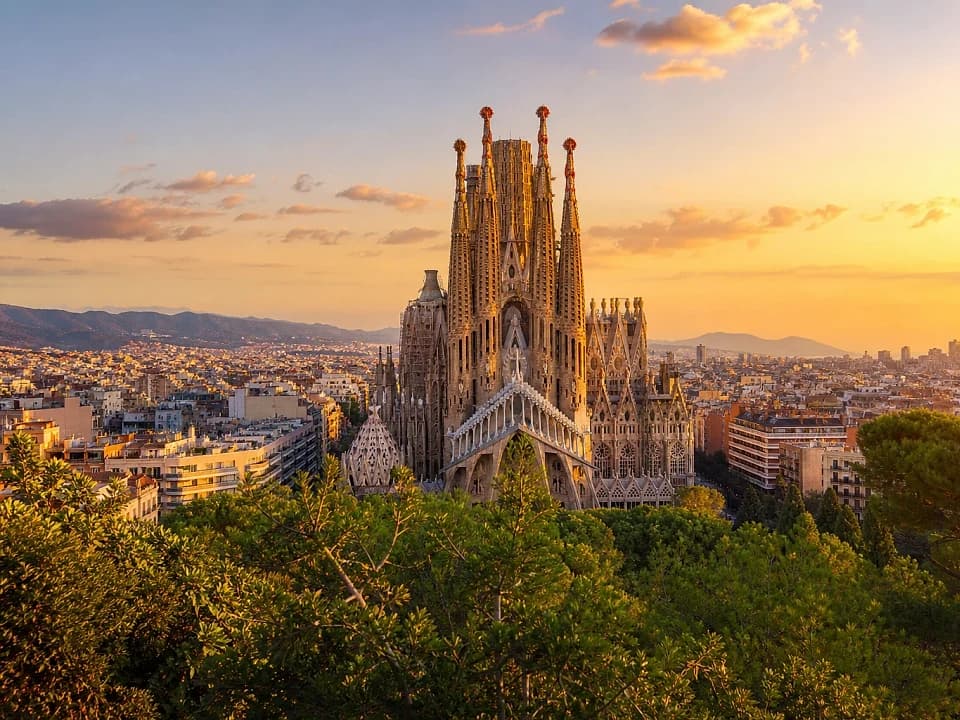 Sail at sunset experience in Barcelona
